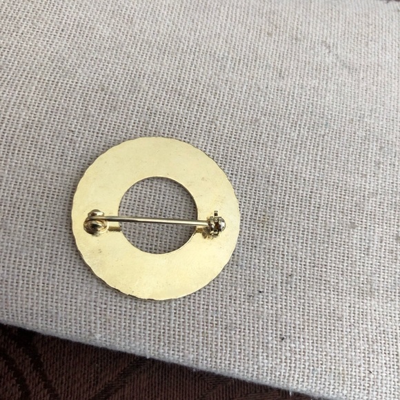 Vintage Mini Circle Brooch - Picture 2 of 3